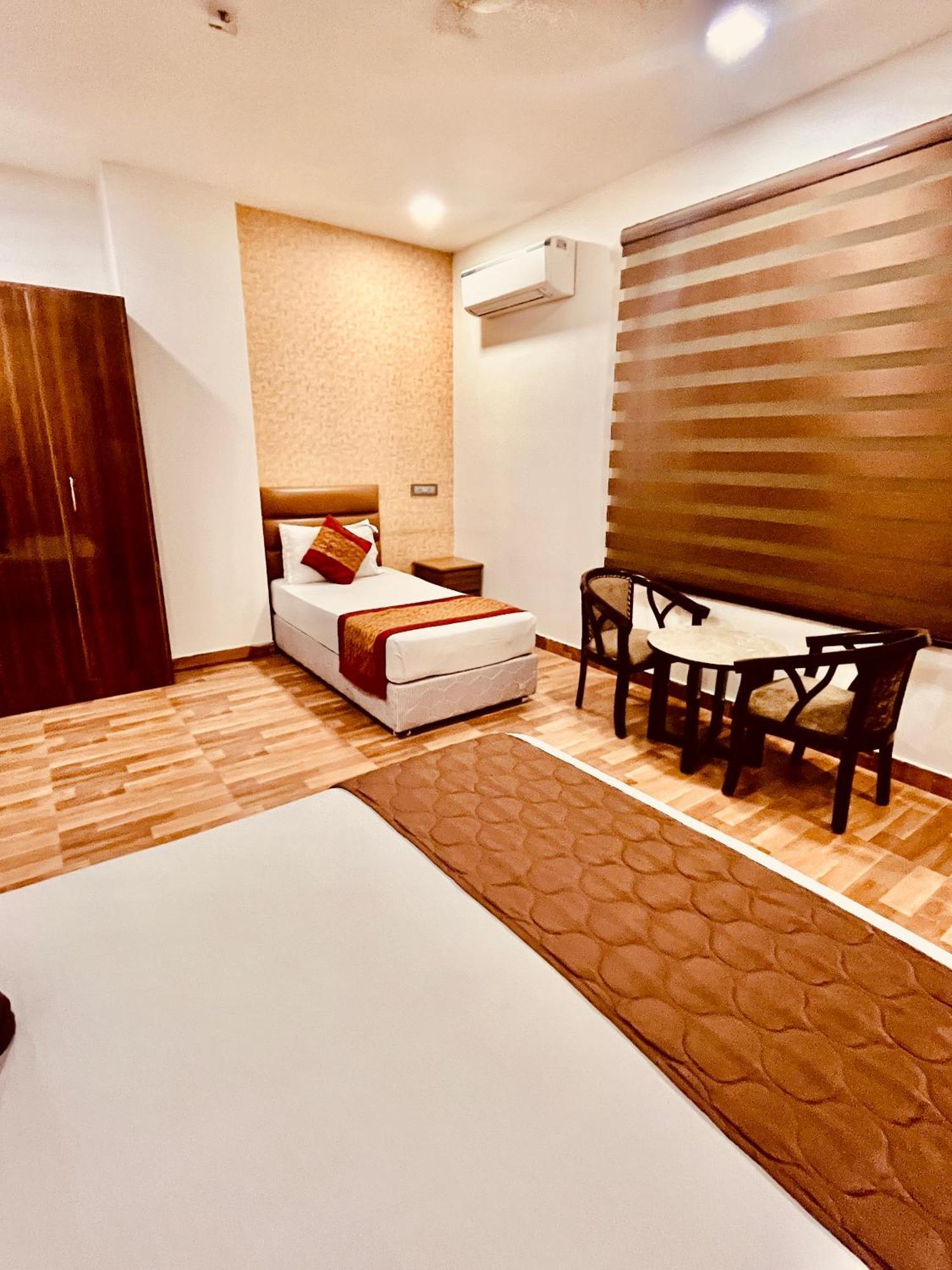 Amora Rooms Dwarka 新德里 外观 照片